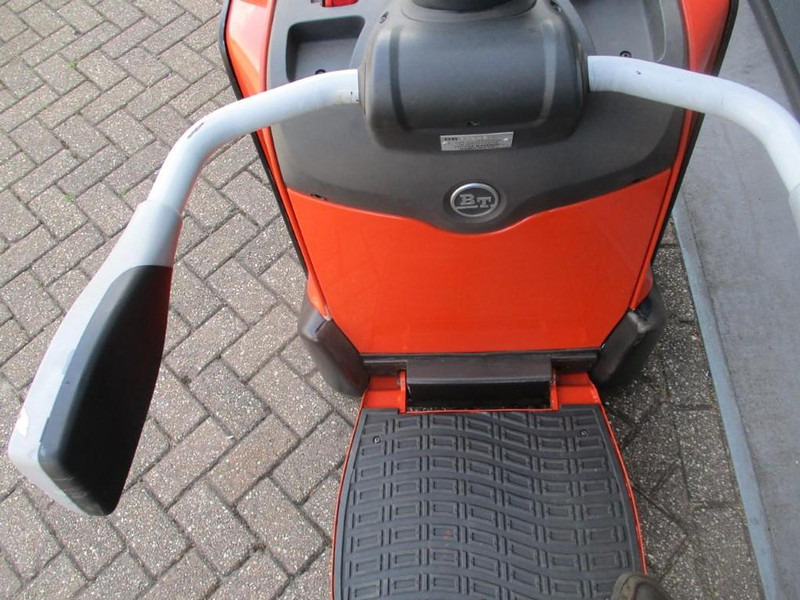 BT LPE200 - Rokas palešu ratiņi: foto 5 BT LPE200 - Rokas palešu ratiņi: foto 5