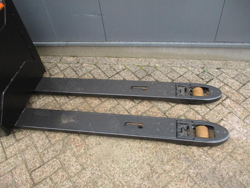 BT LPE200 - Rokas palešu ratiņi: foto 3 BT LPE200 - Rokas palešu ratiņi: foto 3