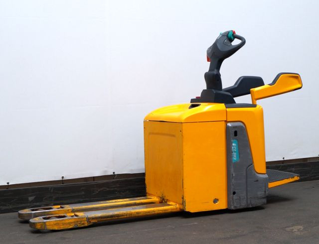 Jungheinrich ERE125 - Rokas palešu ratiņi: foto 1 Jungheinrich ERE125 - Rokas palešu ratiņi: foto 1