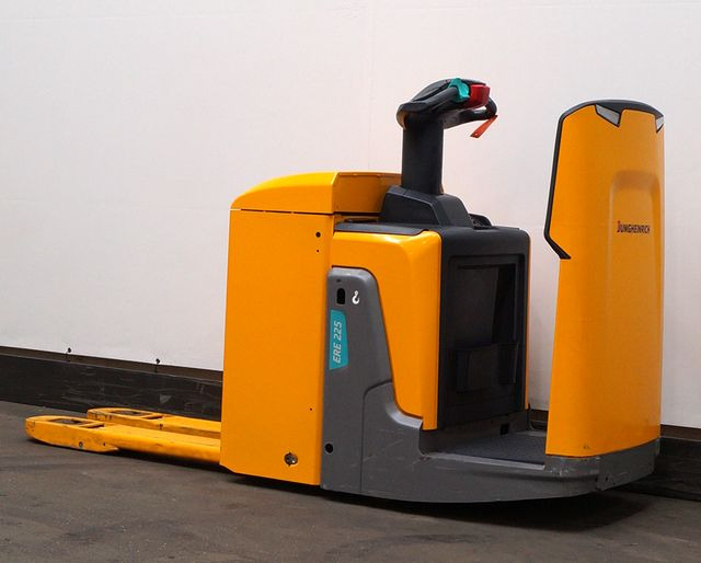 Jungheinrich ERE225 - Rokas palešu ratiņi: foto 2 Jungheinrich ERE225 - Rokas palešu ratiņi: foto 2