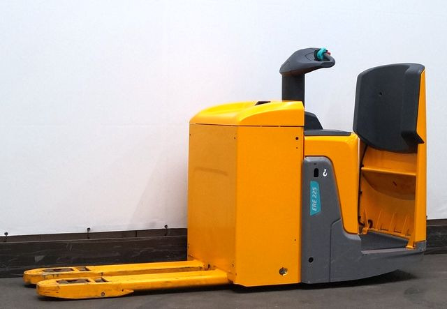 Jungheinrich ERE225 - Rokas palešu ratiņi: foto 1 Jungheinrich ERE225 - Rokas palešu ratiņi: foto 1