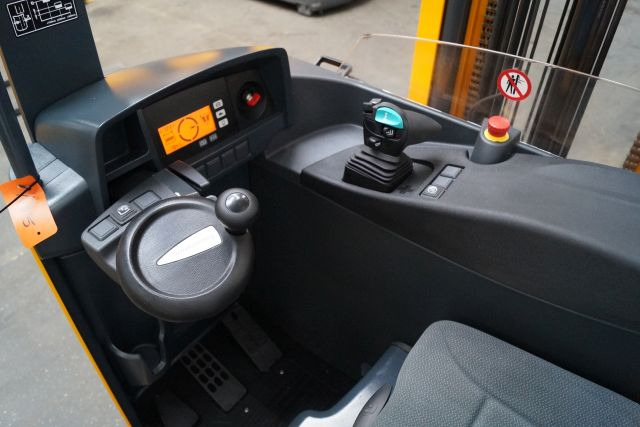 Jungheinrich ETV214 - Bīdmasta krautņotājs: foto 3 Jungheinrich ETV214 - Bīdmasta krautņotājs: foto 3