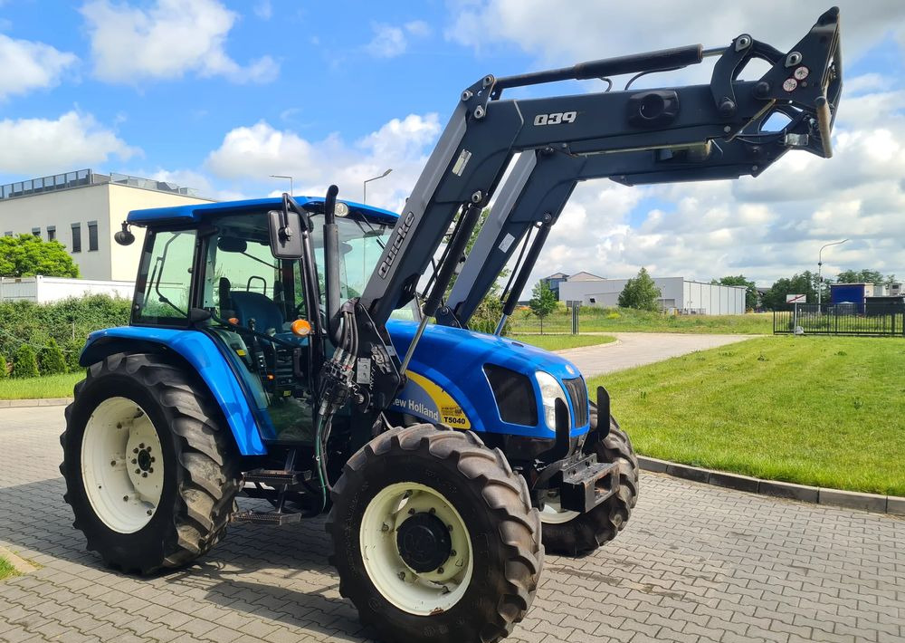 New Holland T5040 - Traktors: foto 2 New Holland T5040 - Traktors: foto 2