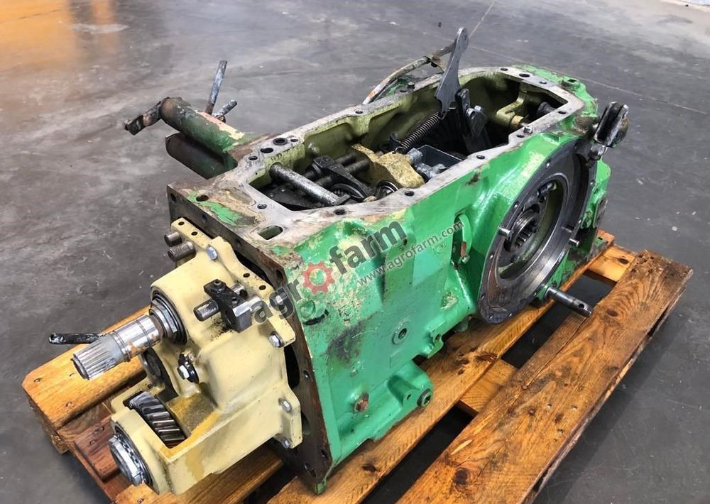Tylny most John Deere 2140 L36623 - Pārnesumkārba: foto 1 Tylny most John Deere 2140 L36623 - Pārnesumkārba: foto 1