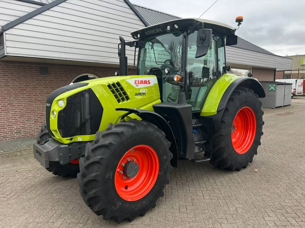 Claas Arion 610 CIS - Traktors: foto 1 Claas Arion 610 CIS - Traktors: foto 1