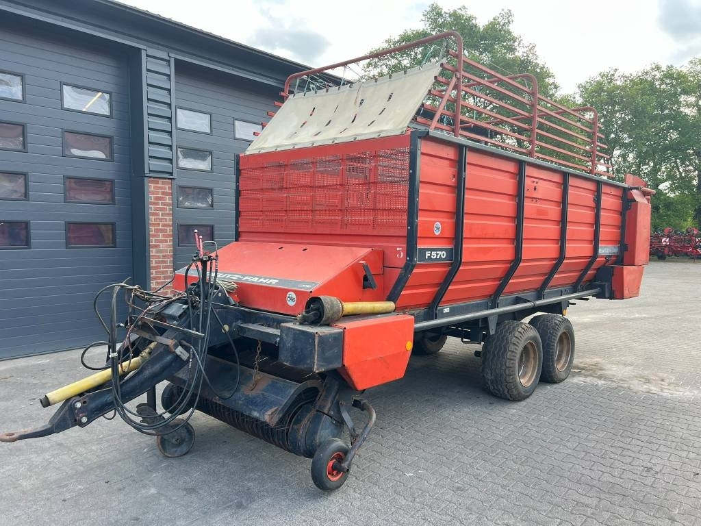 Deutz-fahr F 570 - Savācējpiekabe: foto 1 Deutz-fahr F 570 - Savācējpiekabe: foto 1