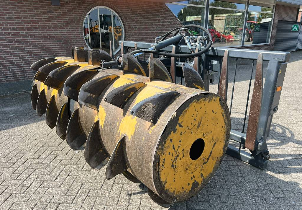 Lopbarības sagatavošanas tehnika Mammut Gigant 280: foto 1