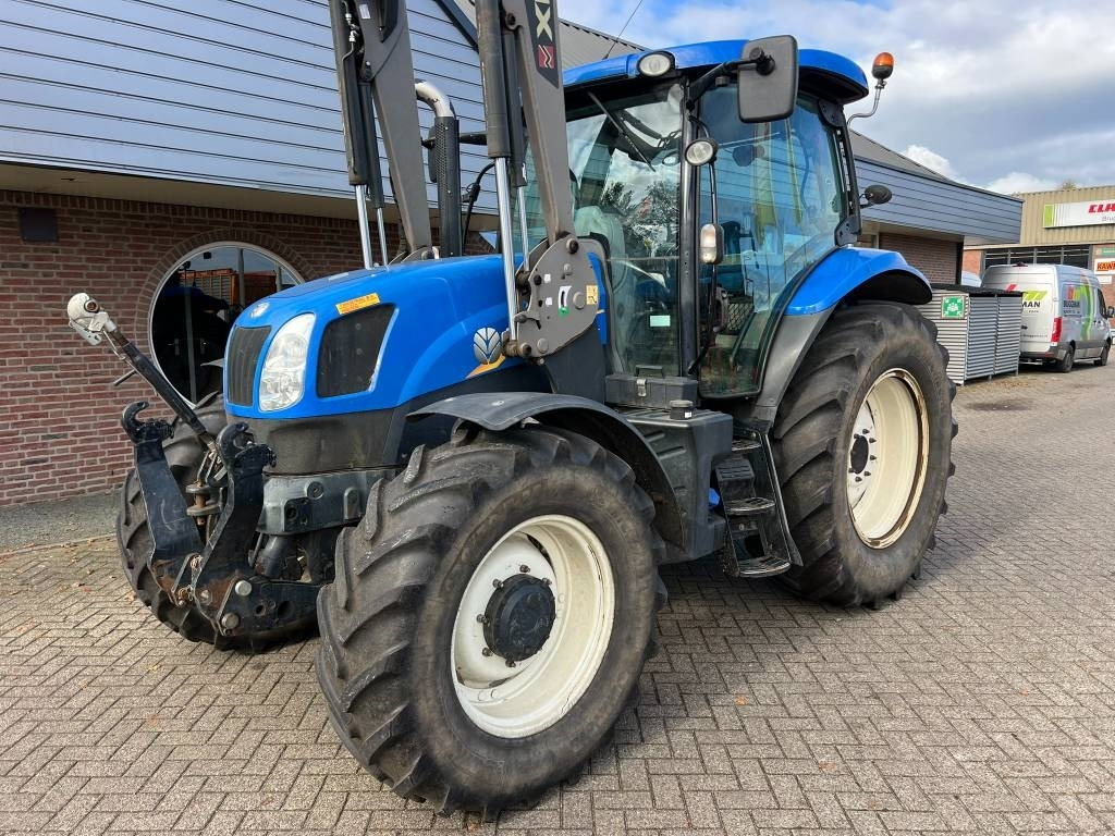New Holland T 6.155 - Traktors: foto 2 New Holland T 6.155 - Traktors: foto 2