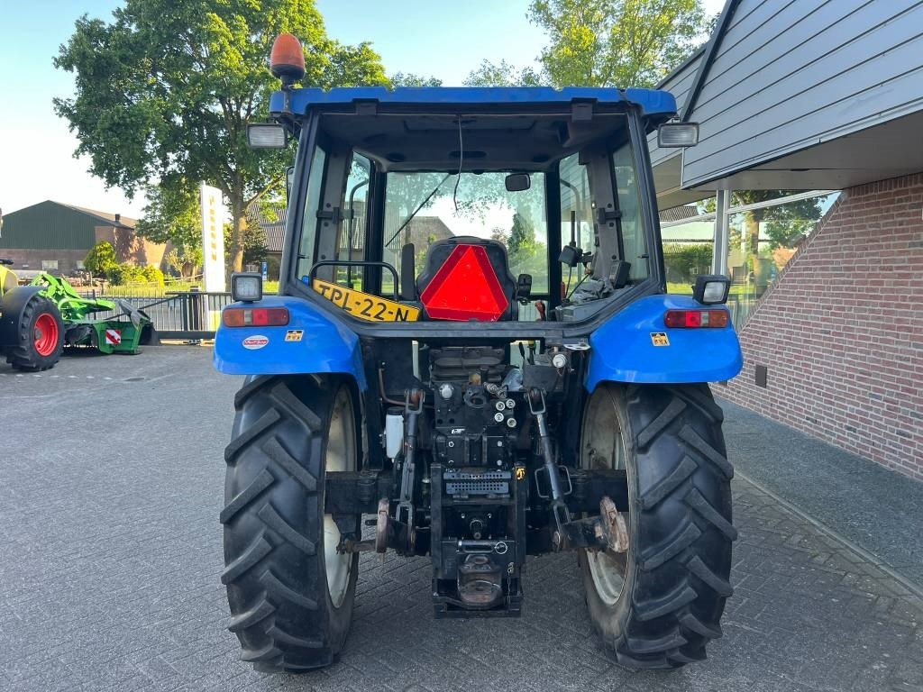 New Holland TL 90 - Traktors: foto 4 New Holland TL 90 - Traktors: foto 4