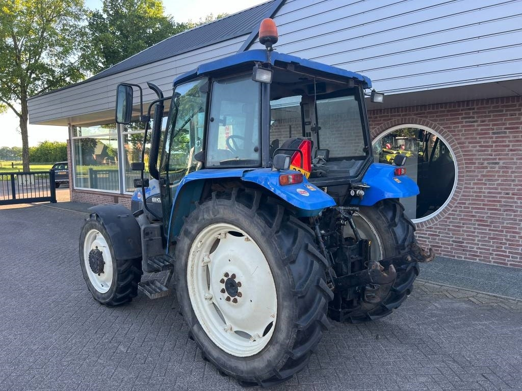 New Holland TL 90 - Traktors: foto 3 New Holland TL 90 - Traktors: foto 3