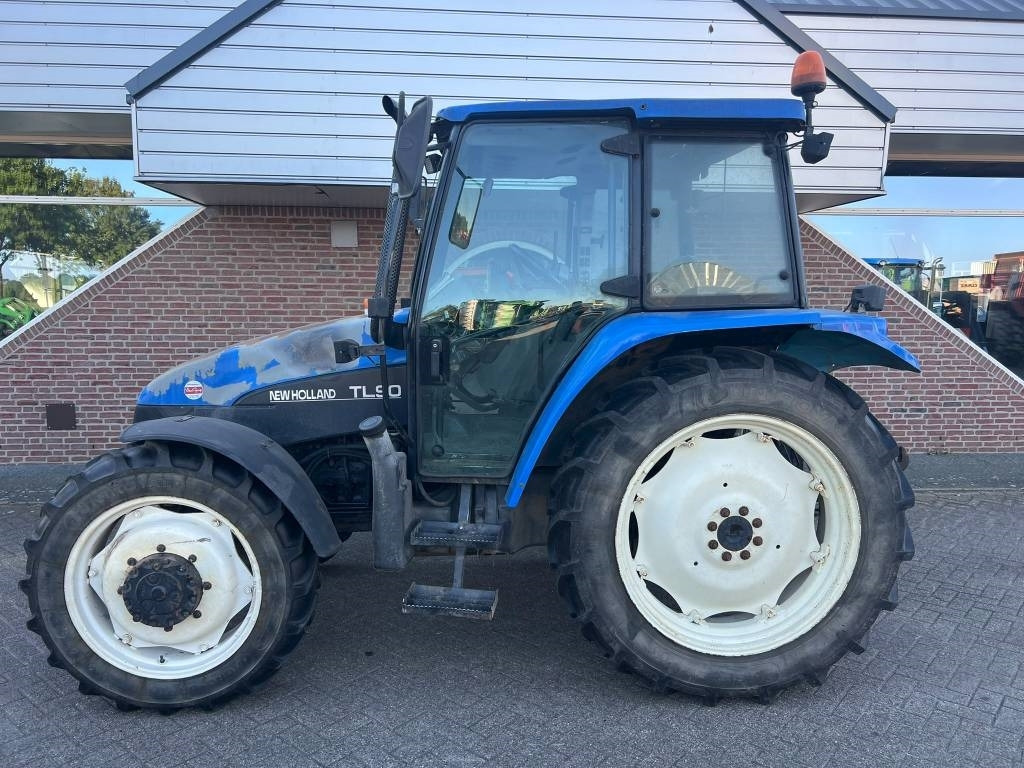 New Holland TL 90 - Traktors: foto 2 New Holland TL 90 - Traktors: foto 2