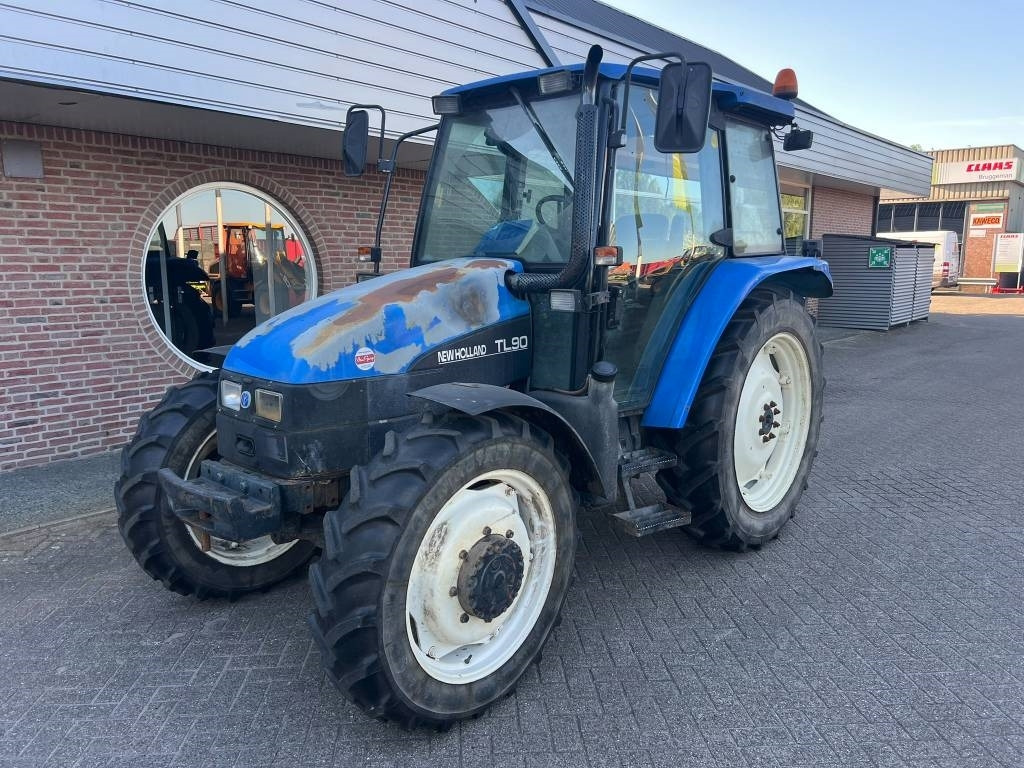 New Holland TL 90 - Traktors: foto 1 New Holland TL 90 - Traktors: foto 1
