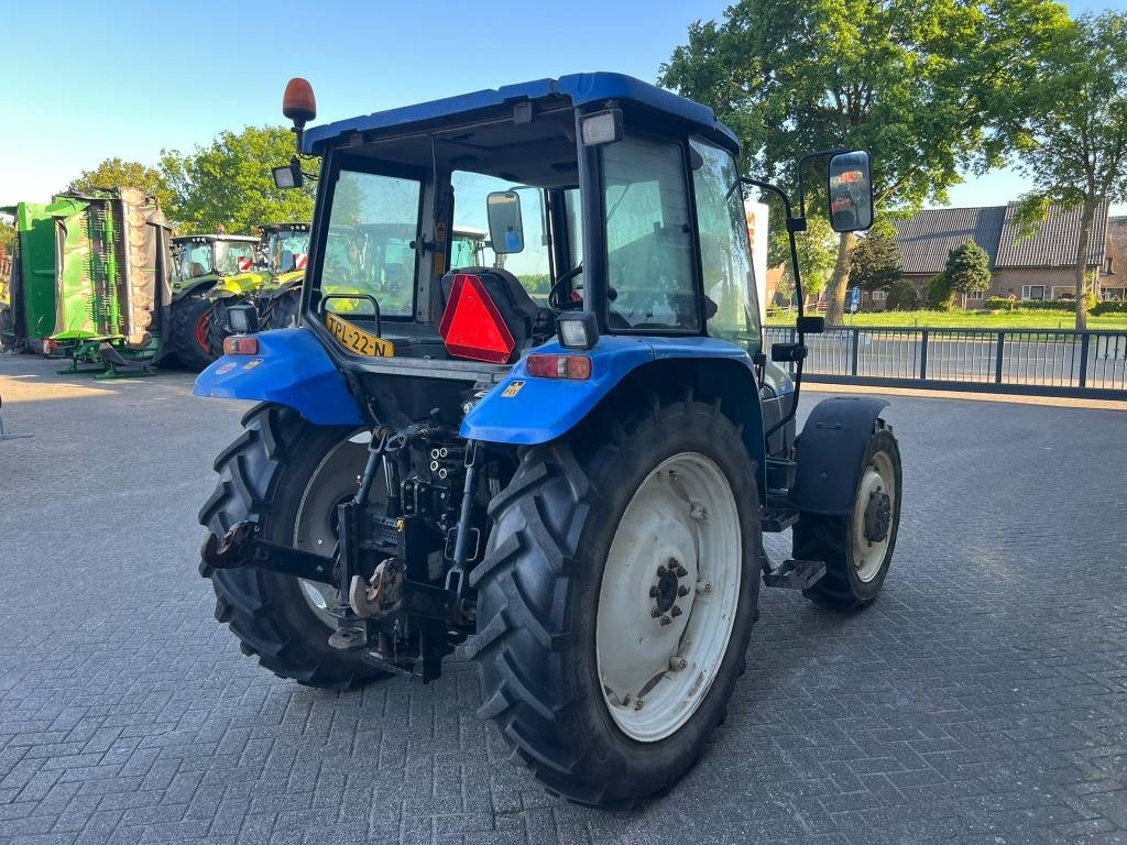 New Holland TL 90 - Traktors: foto 5 New Holland TL 90 - Traktors: foto 5