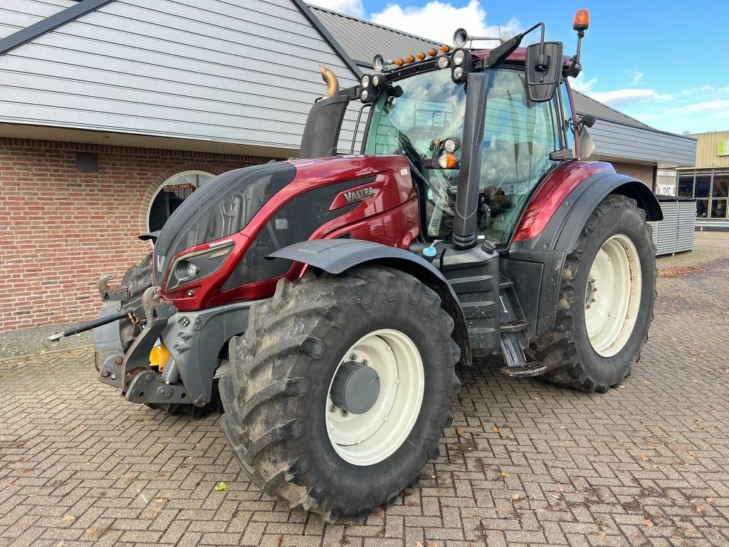 Valtra T 174 Versu - Traktors: foto 1 Valtra T 174 Versu - Traktors: foto 1