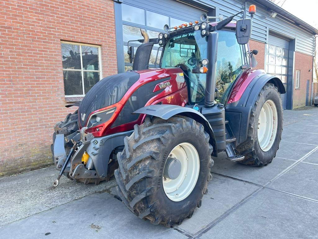 Valtra T 174 Versu - Traktors: foto 1 Valtra T 174 Versu - Traktors: foto 1
