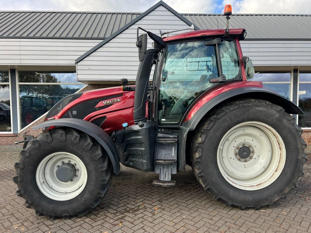 Valtra T 174 Versu - Traktors: foto 2 Valtra T 174 Versu - Traktors: foto 2