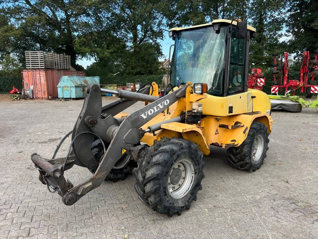 Volvo L 30 B - Riteņu iekrāvējs: foto 1 Volvo L 30 B - Riteņu iekrāvējs: foto 1