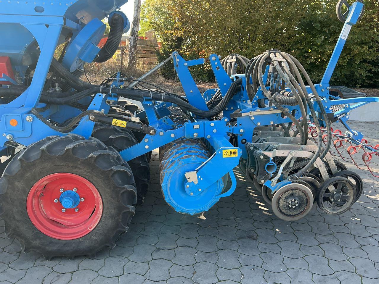 Lemken Compact Solitair 9/300 Z - Kombinētā sējmašīna: foto 4 Lemken Compact Solitair 9/300 Z - Kombinētā sējmašīna: foto 4