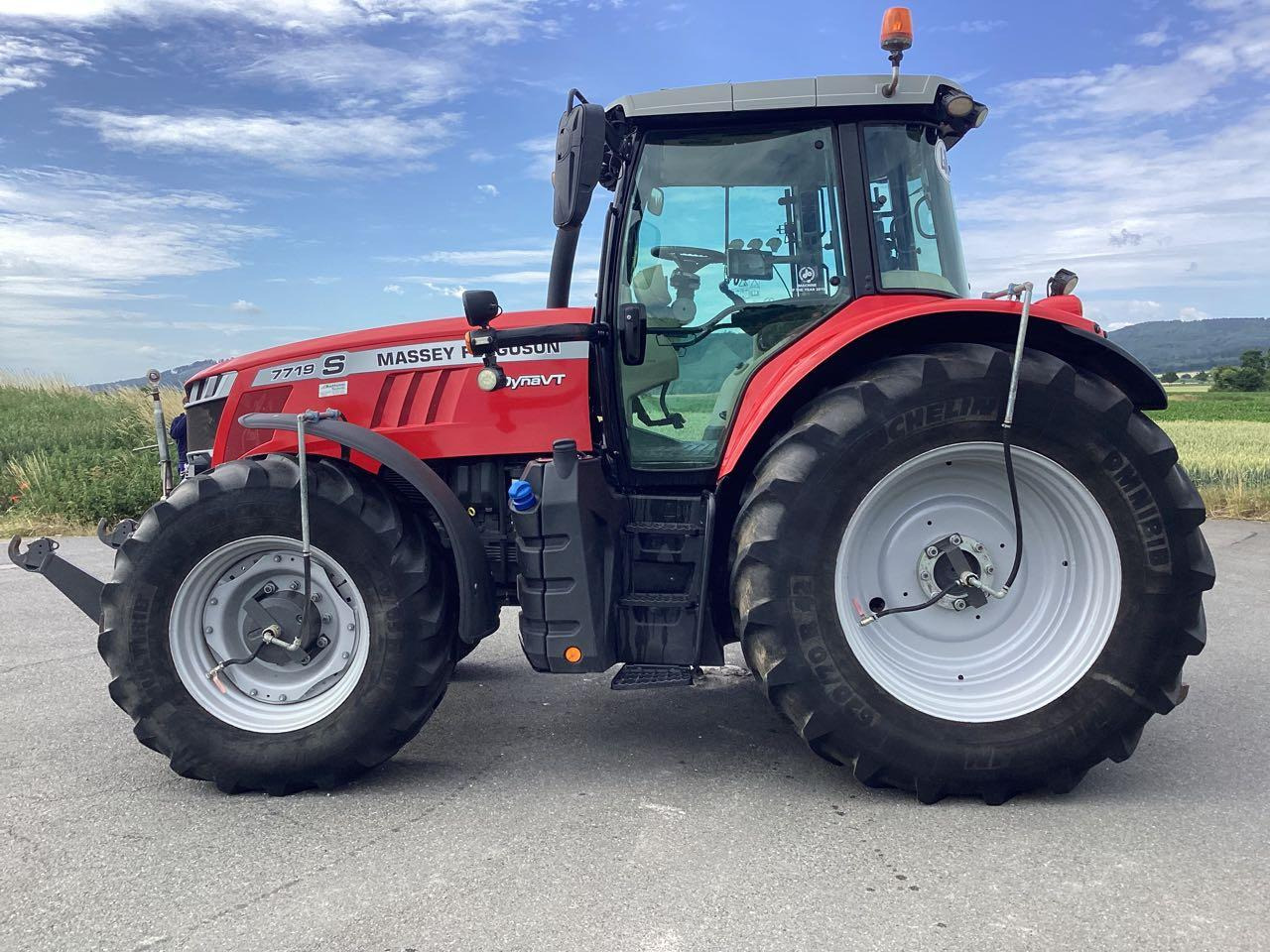Massey Ferguson 7719 Exclusive Dyna VT - Traktors: foto 2 Massey Ferguson 7719 Exclusive Dyna VT - Traktors: foto 2