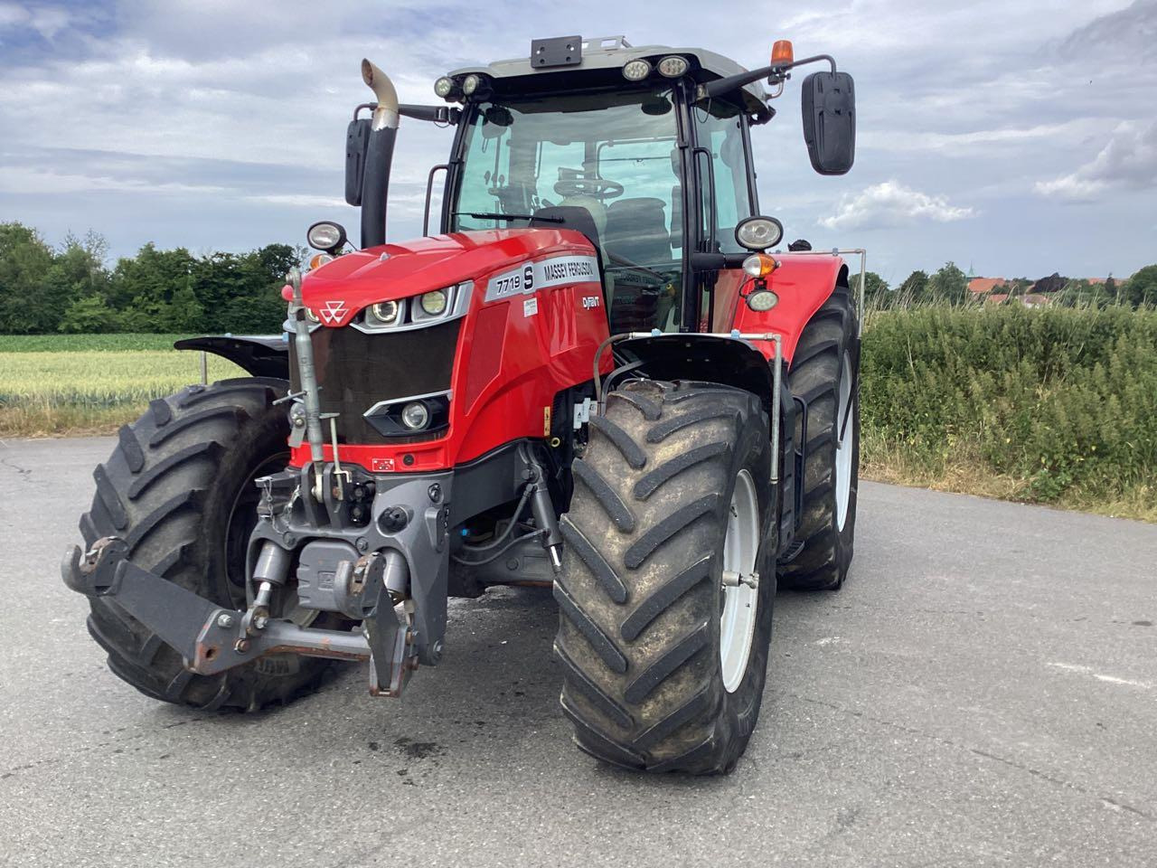 Massey Ferguson 7719 Exclusive Dyna VT - Traktors: foto 1 Massey Ferguson 7719 Exclusive Dyna VT - Traktors: foto 1