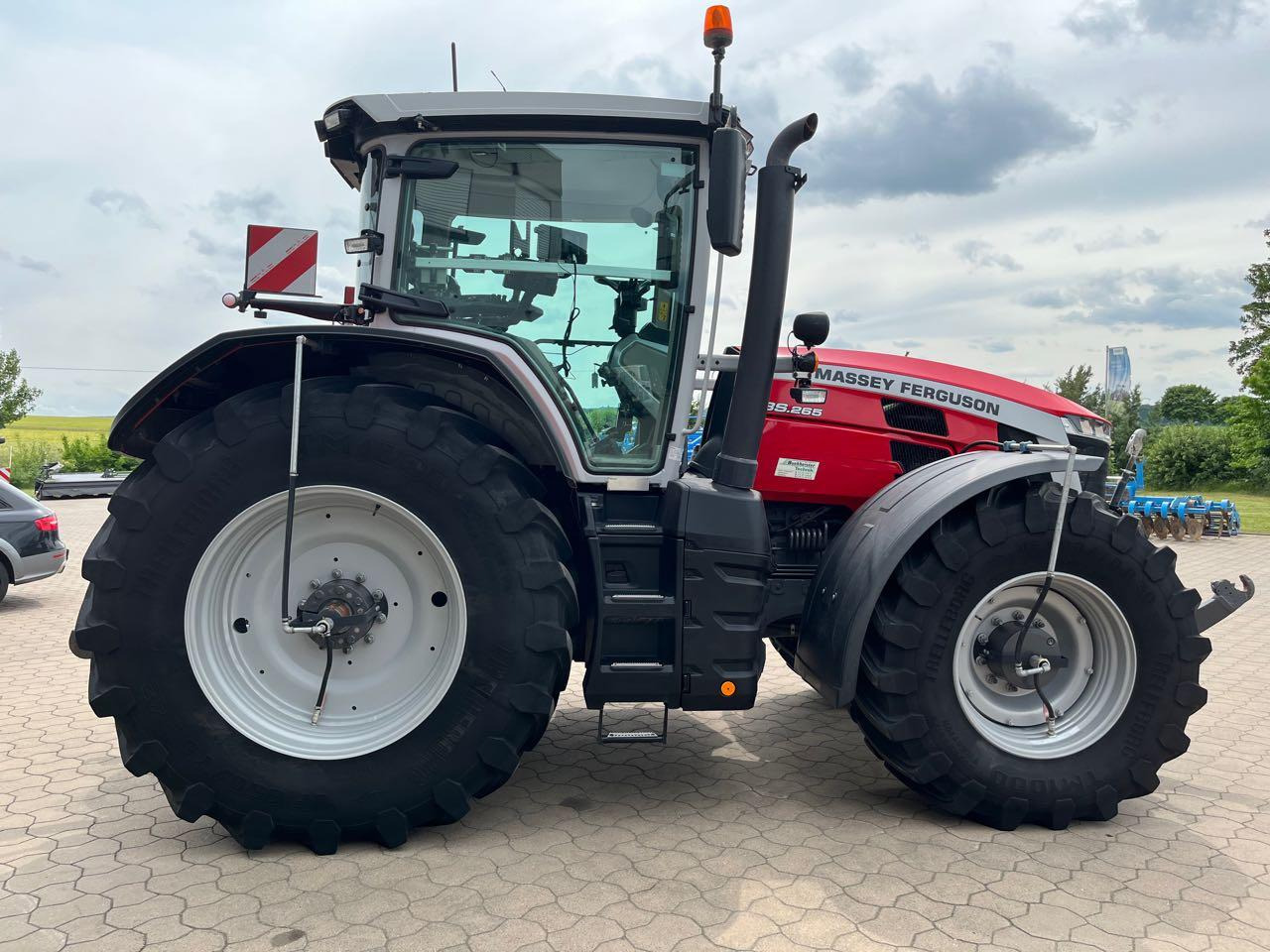 Massey Ferguson 8S.265 Dyna-VT Exclusive - Traktors: foto 1 Massey Ferguson 8S.265 Dyna-VT Exclusive - Traktors: foto 1