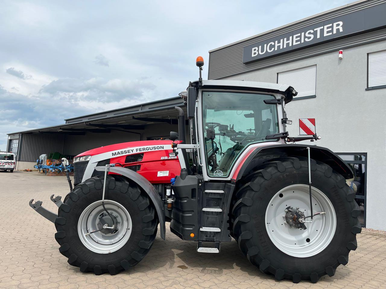 Massey Ferguson 8S.265 Dyna-VT Exclusive - Traktors: foto 2 Massey Ferguson 8S.265 Dyna-VT Exclusive - Traktors: foto 2