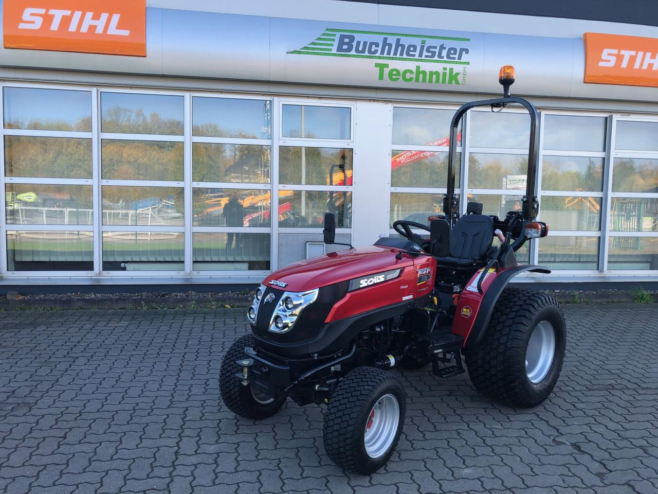 Solis 26 6+2 Tiger - Traktors: foto 2 Solis 26 6+2 Tiger - Traktors: foto 2