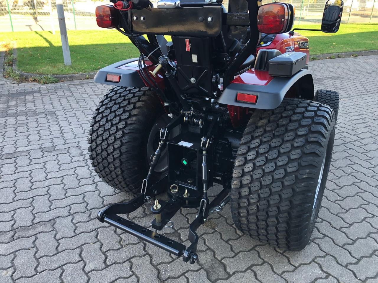 Solis 26 6+2 Tiger - Traktors: foto 4 Solis 26 6+2 Tiger - Traktors: foto 4