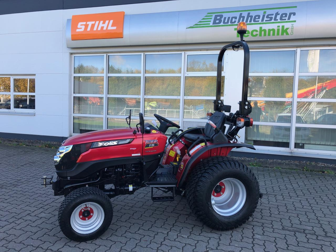 Solis 26 6+2 Tiger - Traktors: foto 1 Solis 26 6+2 Tiger - Traktors: foto 1