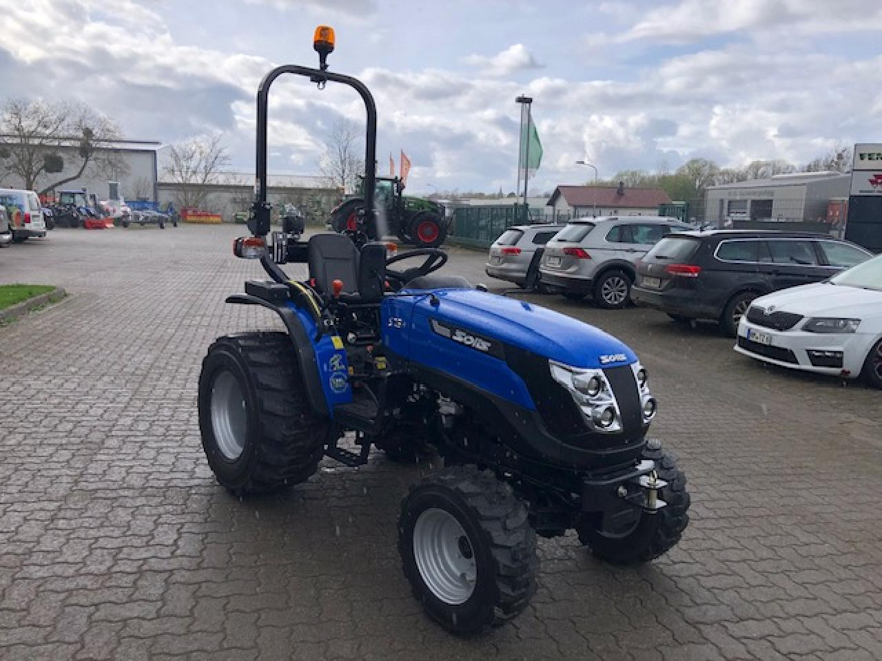 Solis 26+ Seitenschalter - Traktors: foto 3 Solis 26+ Seitenschalter - Traktors: foto 3