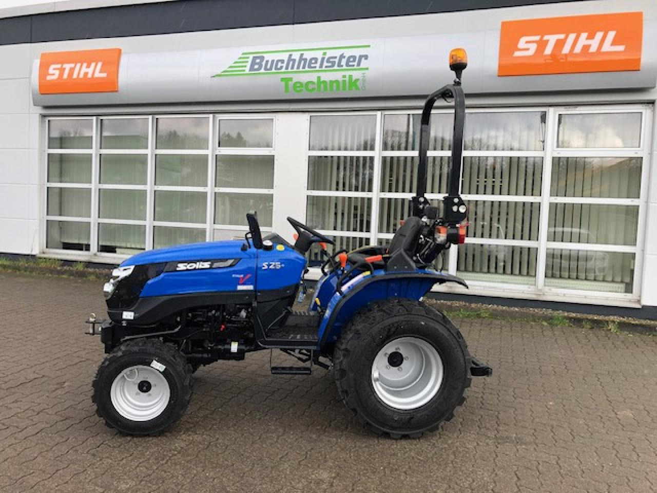 Solis 26+ Seitenschalter - Traktors: foto 2 Solis 26+ Seitenschalter - Traktors: foto 2