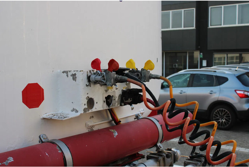 Atcomex + 3 AXEL + 32.000 ltr Fuel transport - Puspiekabe cisterna: foto 3 Atcomex + 3 AXEL + 32.000 ltr Fuel transport - Puspiekabe cisterna: foto 3