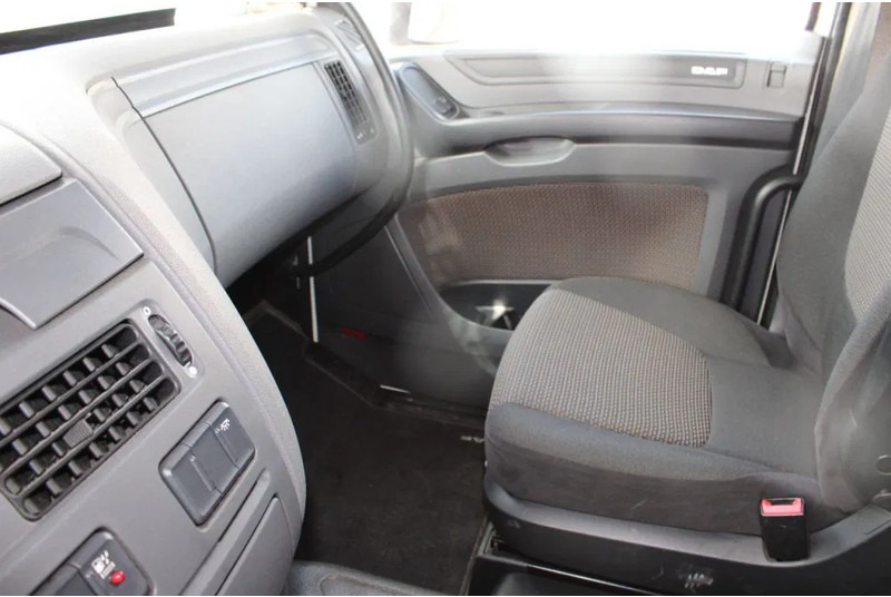 Kravas automašīna ar tentu DAF XF 106.460 + Euro 6 + 6X2 + retarder + price is for complete incl combi: foto 7