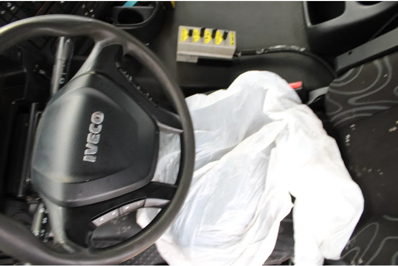 Interior photo 2: Pacēlājs ar āķi Iveco Stralis 460 + 6X2 + 20T