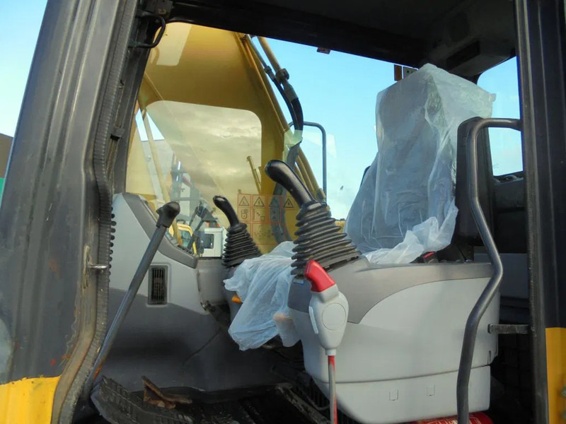 Komatsu PC180LC7K Galeo + Bucket + Hamer functie - Kāpurķēžu ekskavators: foto 4 Komatsu PC180LC7K Galeo + Bucket + Hamer functie - Kāpurķēžu ekskavators: foto 4