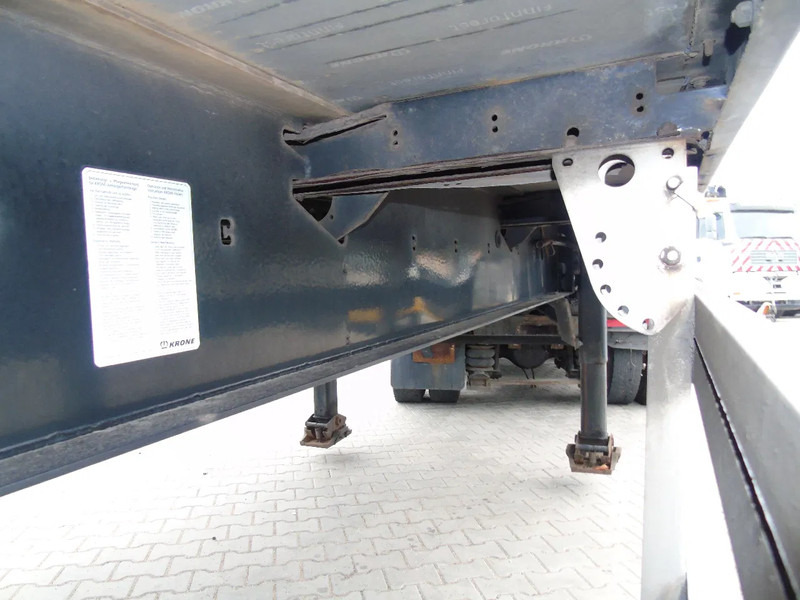 Krone 3xAXLE SAF - Puspiekabe slēgtā virsbūve: foto 5 Krone 3xAXLE SAF - Puspiekabe slēgtā virsbūve: foto 5