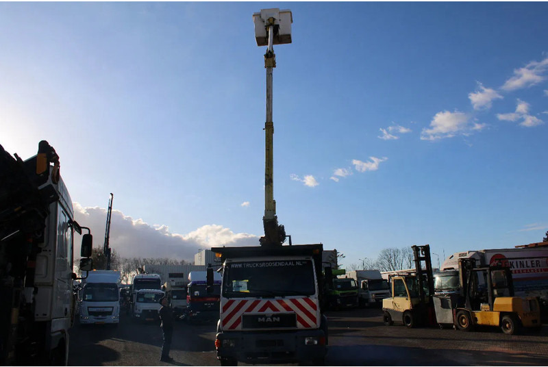 MAN 14.224 + EURO 2 + PTO + EFFER 95 / 2S + 11.5meter platform - Kravas auto ar manipulatoru: foto 3 MAN 14.224 + EURO 2 + PTO + EFFER 95 / 2S + 11.5meter platform - Kravas auto ar manipulatoru: foto 3