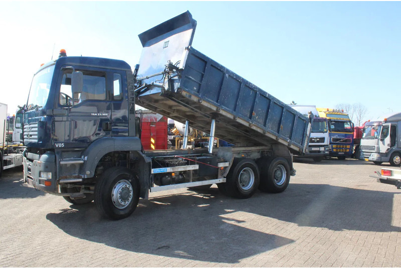 MAN TGA 33.360 + 6X6 + MANUAL - Kravas automašīna pašizgāzējs: foto 4 MAN TGA 33.360 + 6X6 + MANUAL - Kravas automašīna pašizgāzējs: foto 4