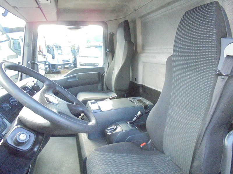 Interior photo 1: Šasija kravas automašīna MAN TGL 8.180 + Euro 5 + Dhollandia LIFT