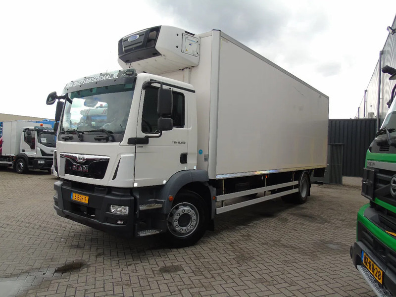 MAN TGM 18.250 + carrier supra 850euro 6 + lift + 19T - Kravas automašīna refrižerators: foto 2 MAN TGM 18.250 + carrier supra 850euro 6 + lift + 19T - Kravas automašīna refrižerators: foto 2