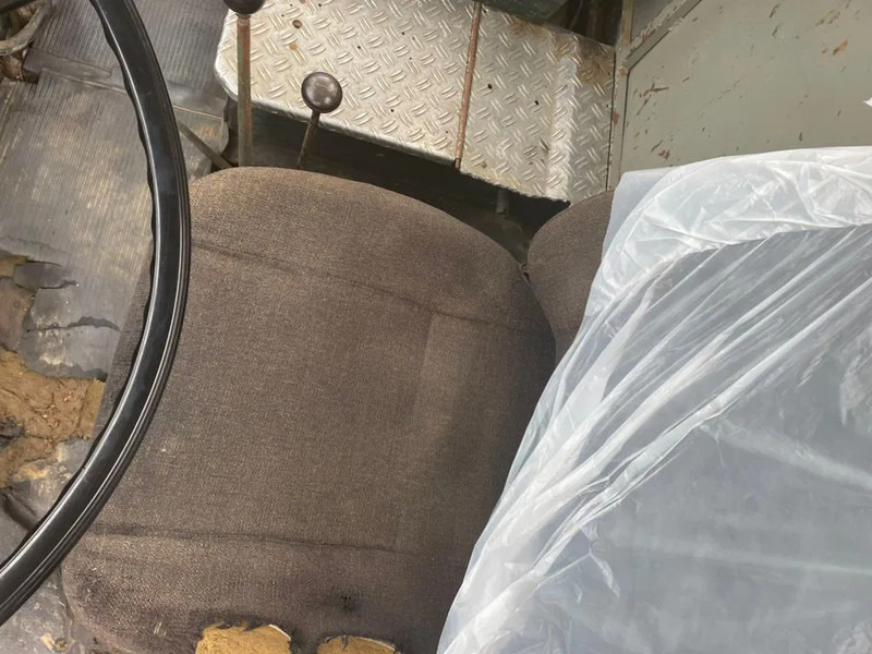 Mercedes-Benz 813 + Manual + Kipper + 4x4 - Kravas automašīna pašizgāzējs: foto 4 Mercedes-Benz 813 + Manual + Kipper + 4x4 - Kravas automašīna pašizgāzējs: foto 4