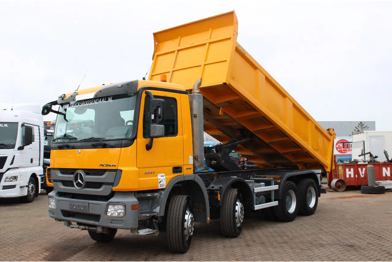 Mercedes-Benz Actros 3241 8x4 + SPRING SPRING BLATT + EURO 5 - Kravas automašīna pašizgāzējs: foto 2 Mercedes-Benz Actros 3241 8x4 + SPRING SPRING BLATT + EURO 5 - Kravas automašīna pašizgāzējs: foto 2