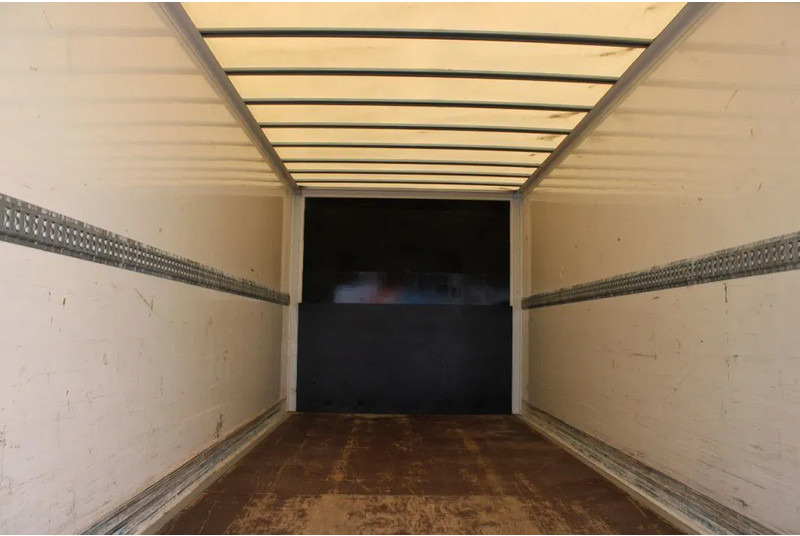 Mercedes-Benz Atego 1221 + EURO 6 + LIFT + 12t - Kravas automašīna ar slēgto virsbūvi: foto 5 Mercedes-Benz Atego 1221 + EURO 6 + LIFT + 12t - Kravas automašīna ar slēgto virsbūvi: foto 5