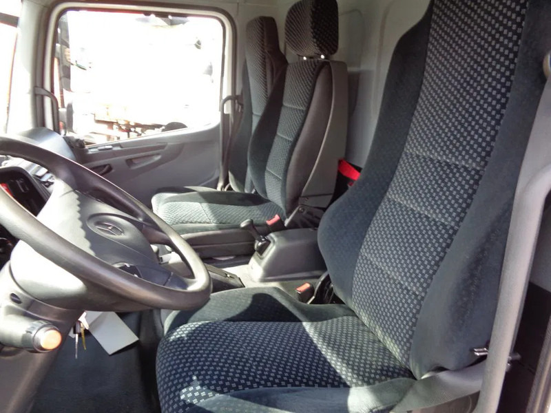Mercedes-Benz Atego 816 + Euro 5 - Kravas automašīna ar slēgto virsbūvi: foto 4 Mercedes-Benz Atego 816 + Euro 5 - Kravas automašīna ar slēgto virsbūvi: foto 4