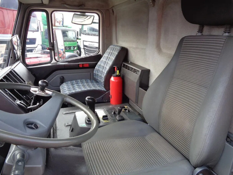 Mercedes-Benz SK 2433 SK 2433 + Semi-Auto + PTO + PM Serie 14 Crane + 3 pedals - Kravas auto ar manipulatoru: foto 4 Mercedes-Benz SK 2433 SK 2433 + Semi-Auto + PTO + PM Serie 14 Crane + 3 pedals - Kravas auto ar manipulatoru: foto 4