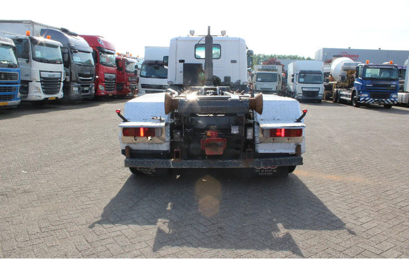 Scania P124-360 + HOOK + 6X2 + MANUAL + EURO 2 - Pacēlājs ar āķi: foto 4 Scania P124-360 + HOOK + 6X2 + MANUAL + EURO 2 - Pacēlājs ar āķi: foto 4