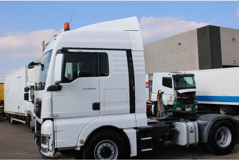 MAN TGX 18.480 + EURO 6 + 4x4 hydro + MANUAL + SPOILER - Vilcējs: foto 3 MAN TGX 18.480 + EURO 6 + 4x4 hydro + MANUAL + SPOILER - Vilcējs: foto 3