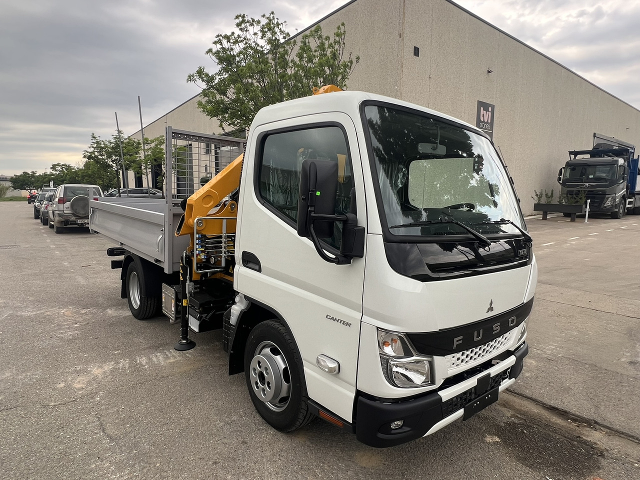 FUSO 35 3S - Kravas auto ar manipulatoru: foto 3 FUSO 35 3S - Kravas auto ar manipulatoru: foto 3