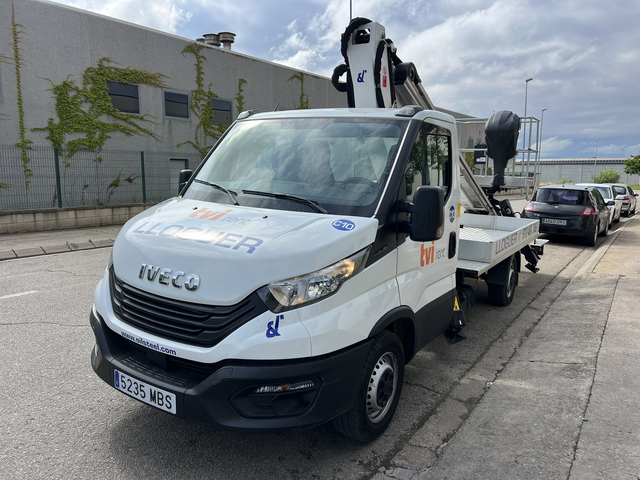 Iveco Daily + Oil&Steel Scorpion 1812 Smart Iveco Daily + Oil&Steel Scorpion 1812 Smart - Autopacēlājs: foto 1 Iveco Daily + Oil&Steel Scorpion 1812 Smart Iveco Daily + Oil&Steel Scorpion 1812 Smart - Autopacēlājs: foto 1