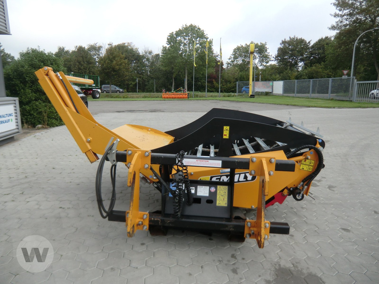 Emily DELTA - Ruļļu ietinējs: foto 1 Emily DELTA - Ruļļu ietinējs: foto 1